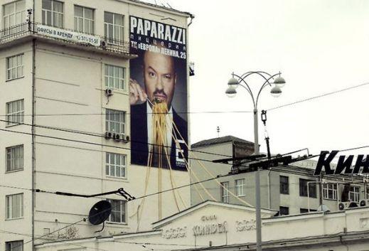 صورا لأغرب الإعلانات على الشوارع بمختلف مناطق العالم. فلقد أبداع