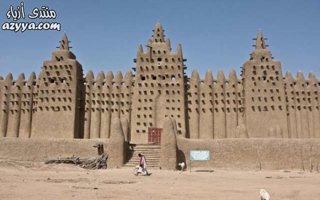 تأسست مدينة جينيه في مالي الوسطى عام 800 ميلادية، وهي