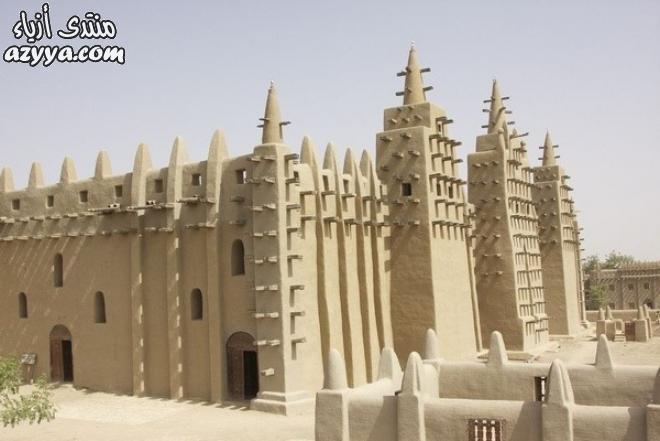 بأنه أعظم إنجاز معماري بأسلوب المنطقة السودانية الساحلية، لما له